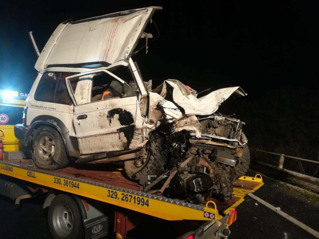 Scontro mortale sulla Jonio-Tirreno. Perde la vita una giovane donna – FOTO