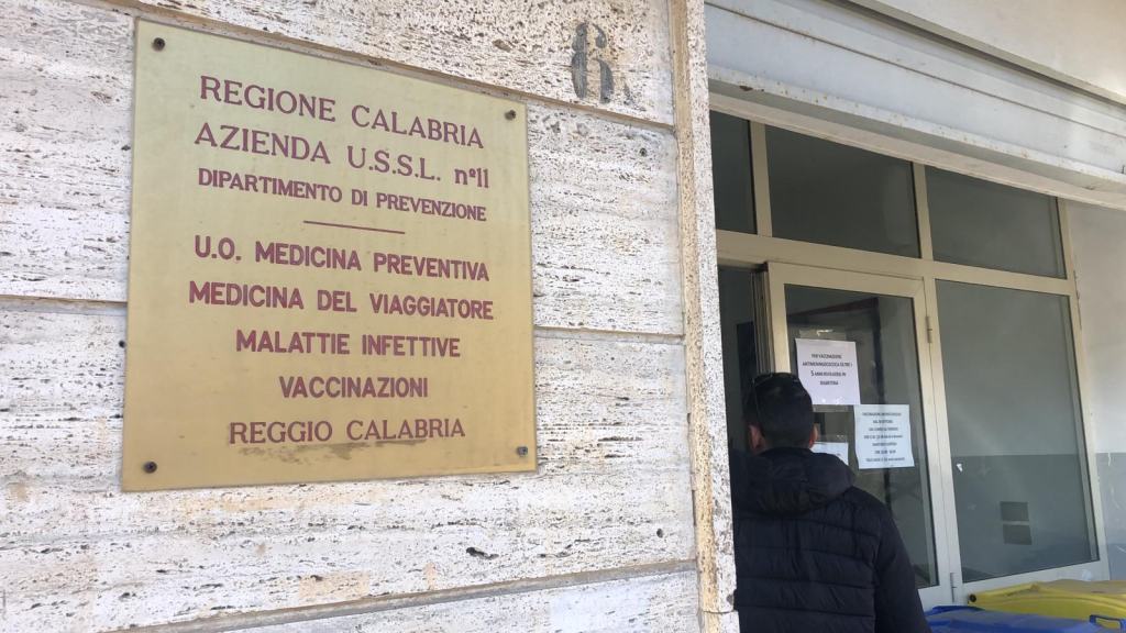 Meningite: che cos’è, quali sono i sintomi e i vaccini