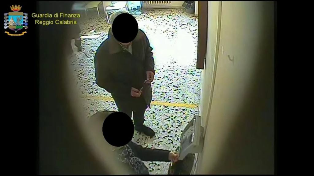 Bufera sull’assenteismo all’Asp: emesse 13 misure cautelari