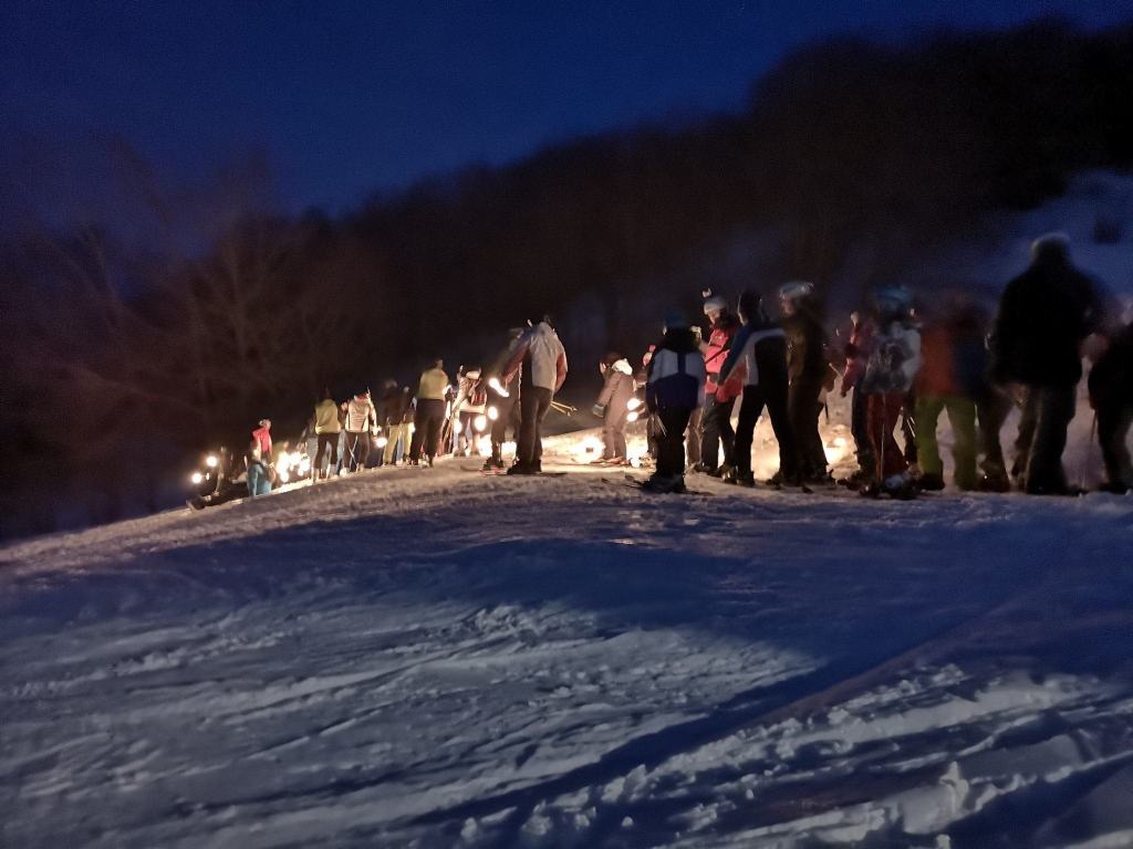 Gambarie, al via la stagione invernale: la fiaccolata della Snowfamily