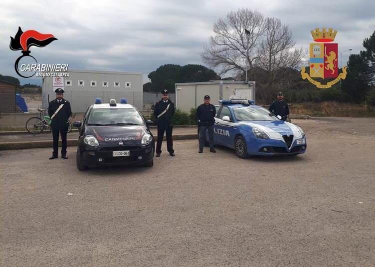 Beccati ad incendiare rifiuti: due arresti in provincia di Reggio
