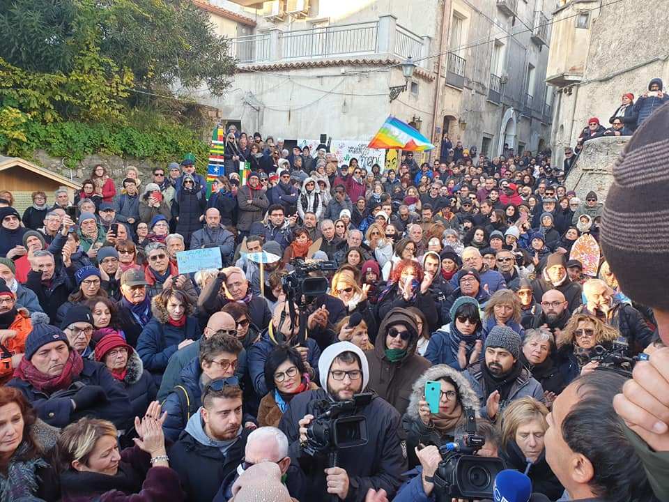 Mannoia, Brunori e Capossela a Riace per ‘abbracciare’ Lucano