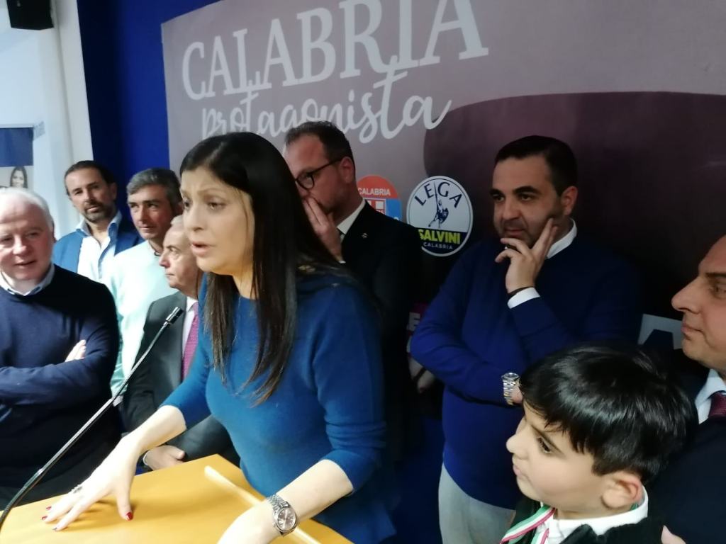 Santelli chiude la campagna a Reggio: “Darò le deleghe alla città metropolitana”