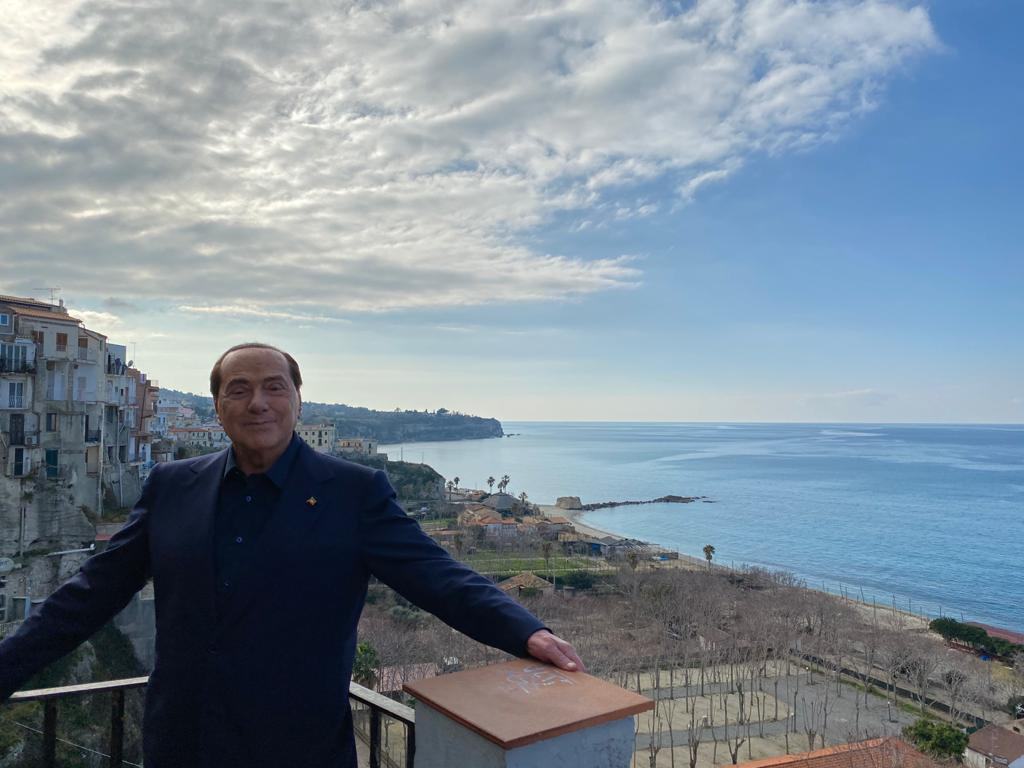 Coronavirus, Klaus Davi: ‘Ottimo Berlusconi ma non si dimentichi della Calabria’