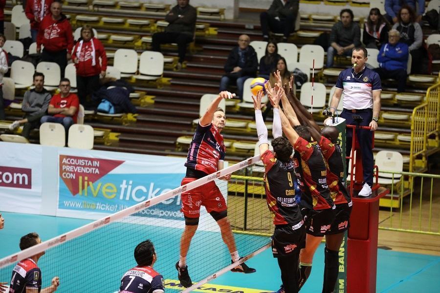 Volley – La Tonno Callipo torna al PalaCalafiore. Ancora una sconfitta