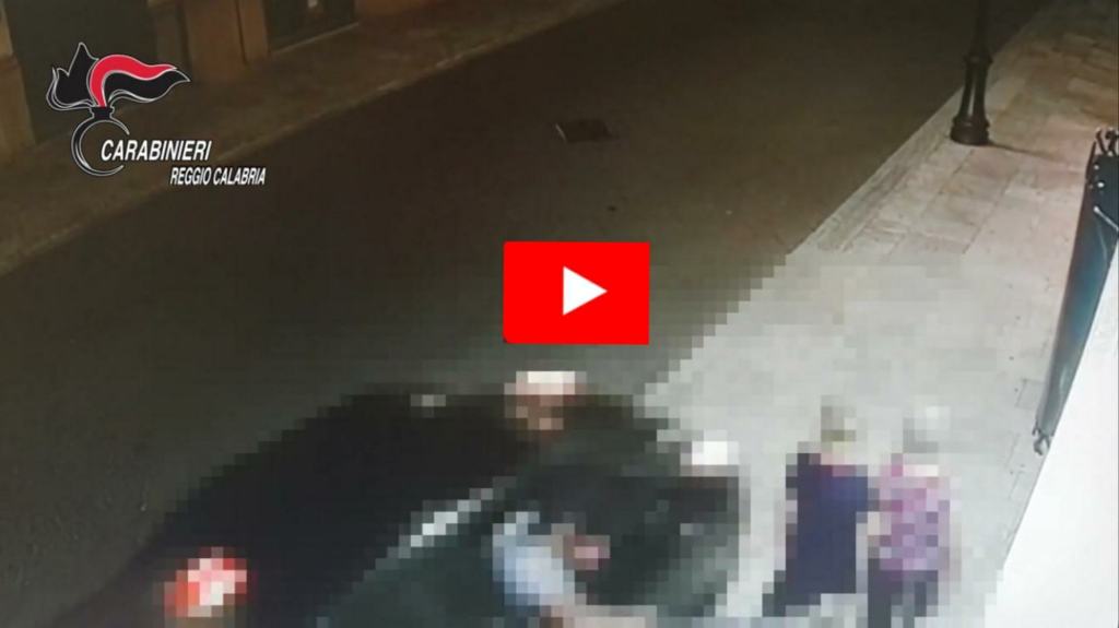 Reggio, fermati i rapinatori del centro: il video delle telecamere di sorveglianza