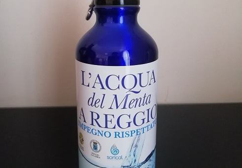 Se a Reggio anche la scuola è privata dell’acqua. Le borracce? ‘Bambini umiliati’