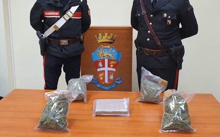 Sorpreso in auto con 1 kg di cocaina e 1 di marijuana nella Locride
