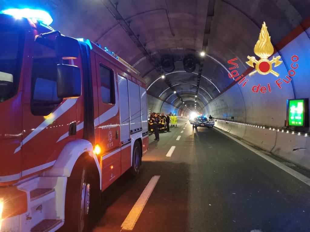 Calabria – Incidente sulla SS106/var A, due i mezzi coinvolti – FOTO