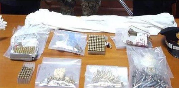 Scoperto arsenale di armi: padre e figlio arrestati in provincia di Reggio