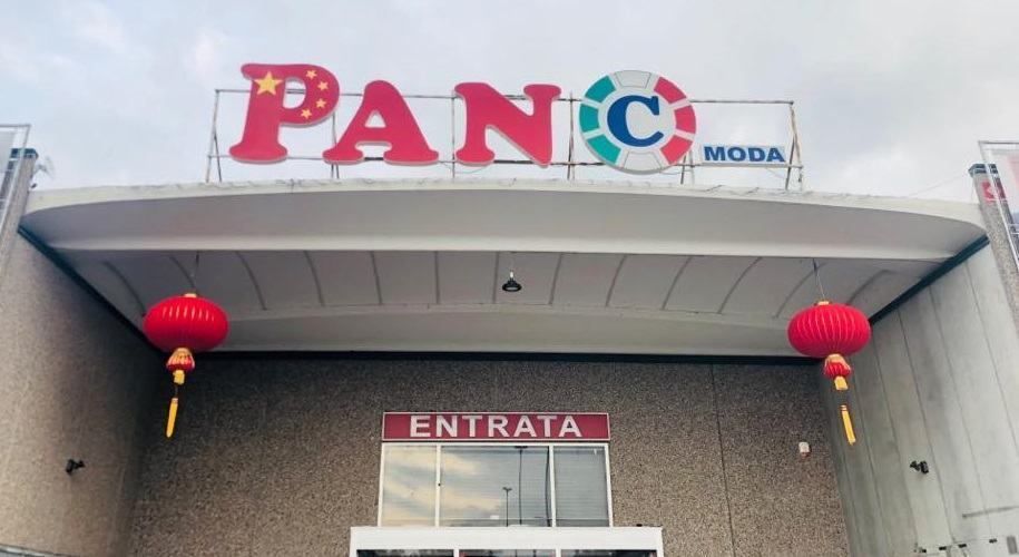 Coronavirus, i grandi magazzini cinesi licenziano i ‘cinesi’: ‘Batteremo questo virus ma da oggi solo italiani’