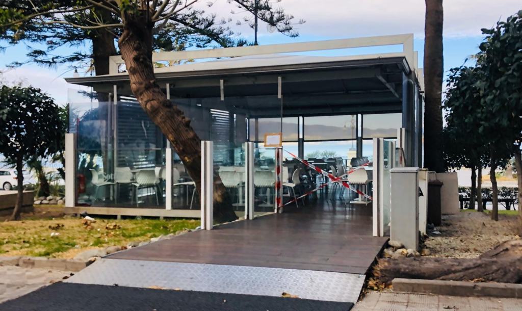 Nuovamente sotto sequestro il gazebo di Sottozero. Pennestrì: ‘Vorrei fuggire da questa città…’