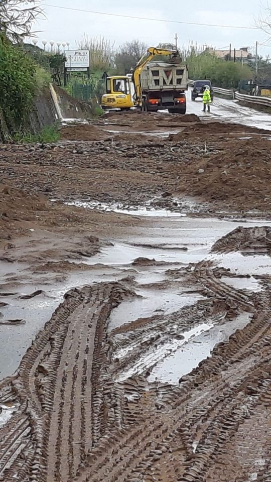 Maltempo in Calabria, detriti e fango sulle carreggiate