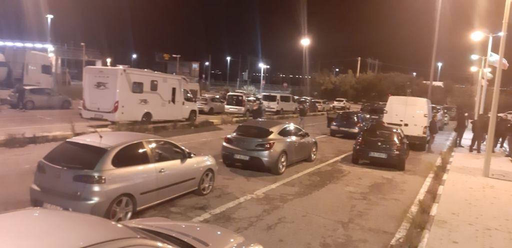 Villa San Giovanni, la situazione si sblocca ma nel frattempo arrivano altre auto