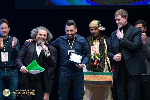 Chiude il festival Facce da Bronzi tra risate, emozioni e tanti applausi