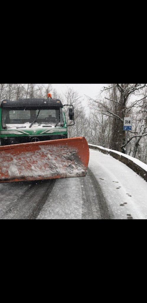 Calabria, Sila innevata: uomini e mezzi a lavoro