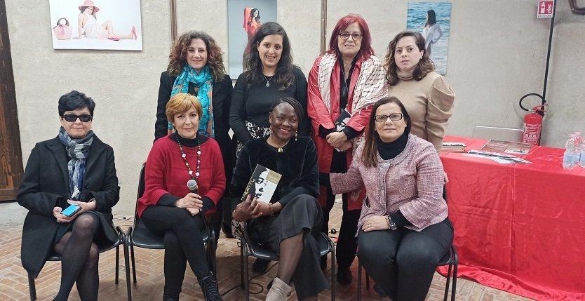 Reggio, Yvette Samnick presenta ‘Perché ti amo’. Testo denuncia ed autobiografico