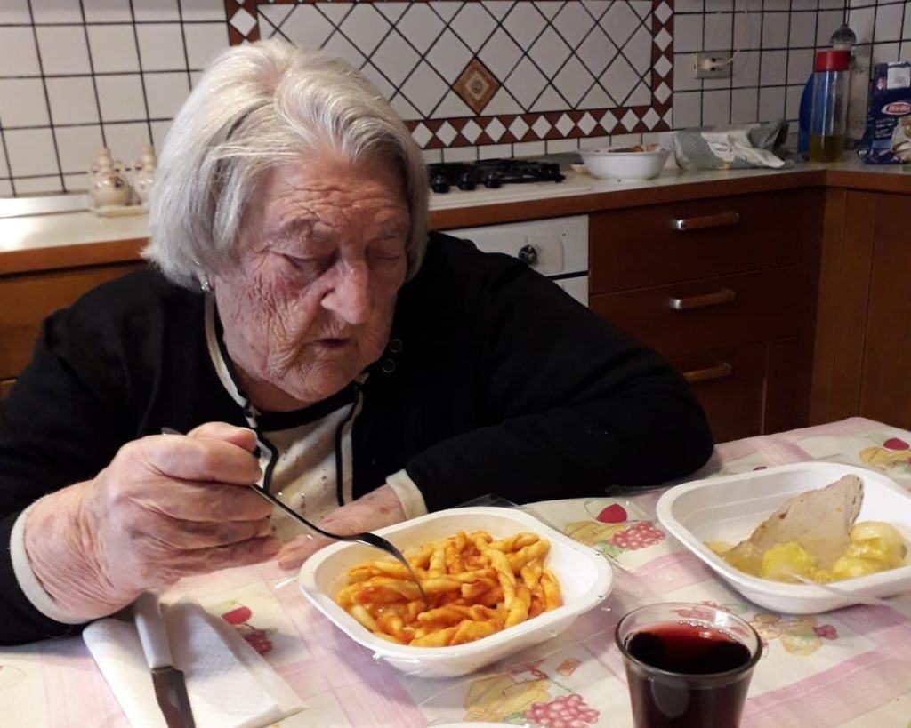 Coronavirus, a Santo Stefano in Aspromonte il Comune offre il pranzo ad anziani con patologie