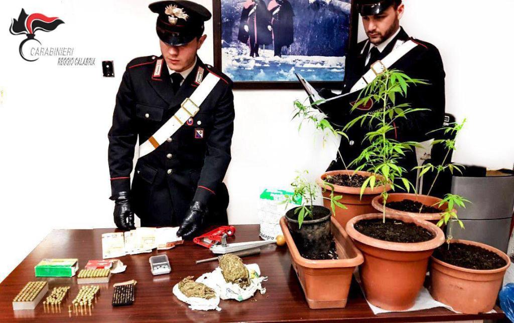 Detenzione illegale di armi e stupefacenti, due arresti a Reggio Calabria