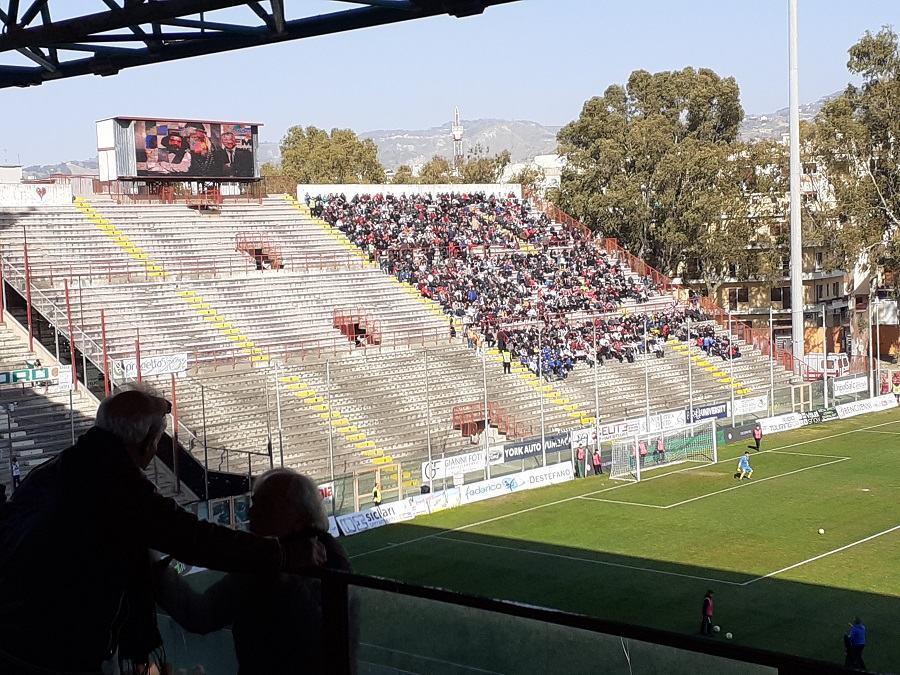 Reggina: giornata storta per gli amaranto e la beffa: due gol… sotto la Curva Nord