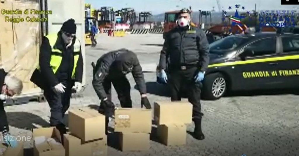 Requisite al Porto di Gioia Tauro 19 tonnellate di materiale medico sanitario