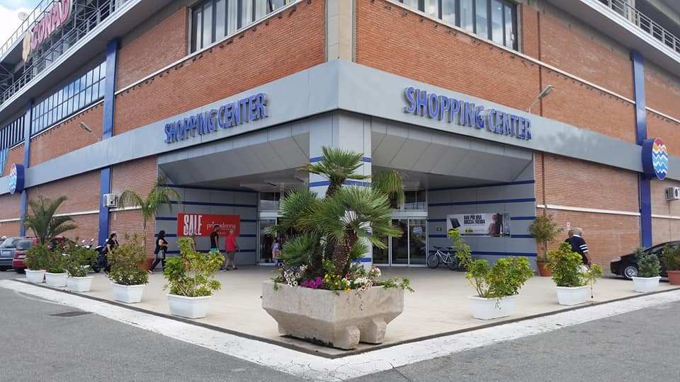 Centro Commerciale Perla dello Stretto aperto per beni e servizi di prima necessità