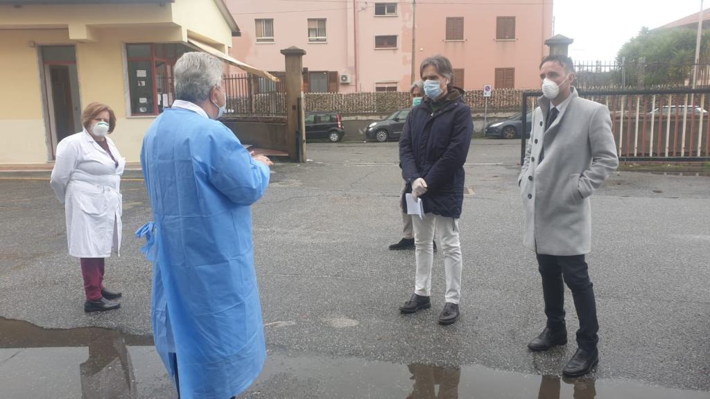 Nuovi lettini elettrici per il reparto Covid-19 dell’ospedale di Melito – FOTO