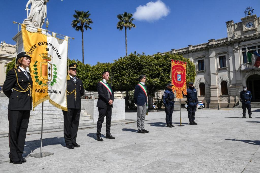 Reggio, minuto di silenzio e bandiere a mezz’asta per vittime Coronavirus