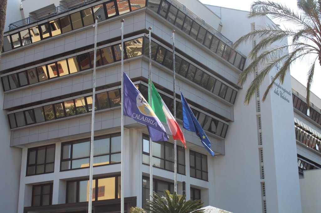 Doppia preferenza di genere, il Consiglio regionale si adegua ed evita l’intervento del Governo