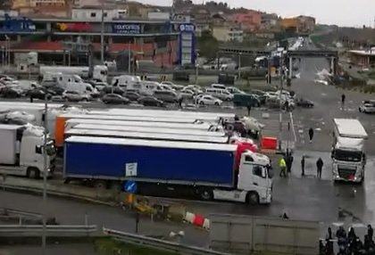 Coronavirus, caos a Villa San Giovanni. Numerose famiglie bloccate all’imbarco