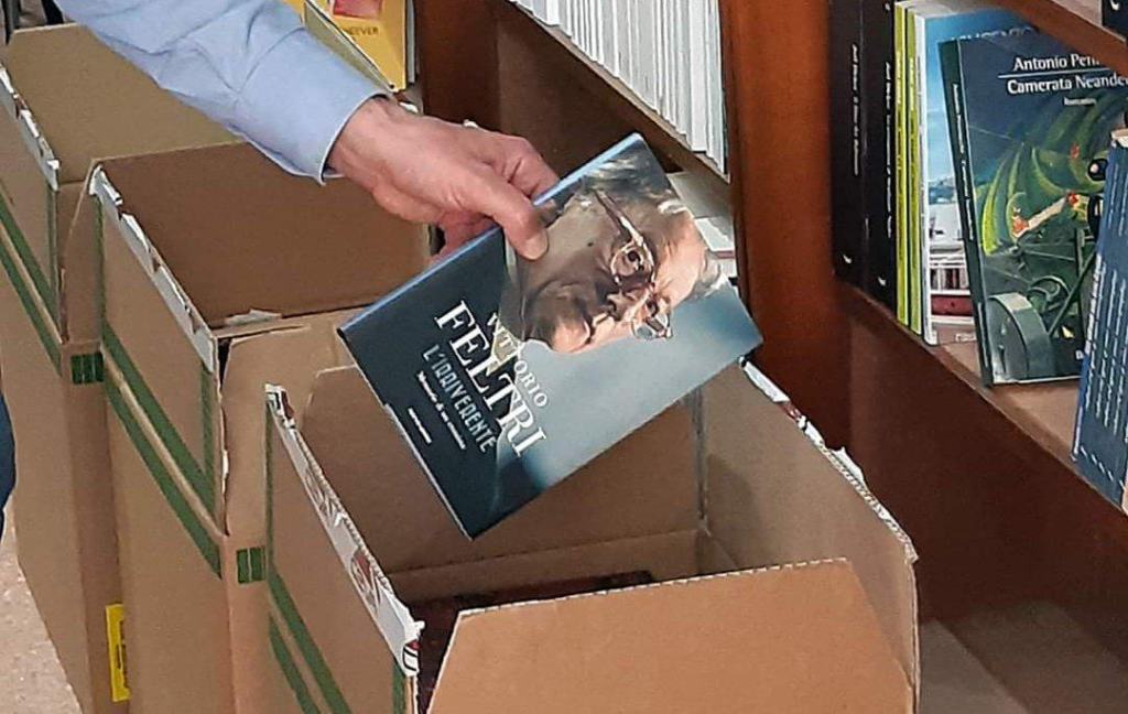 ‘Non c’è piu posto per Feltri nei nostri scaffali’: la decisione di una libreria reggina