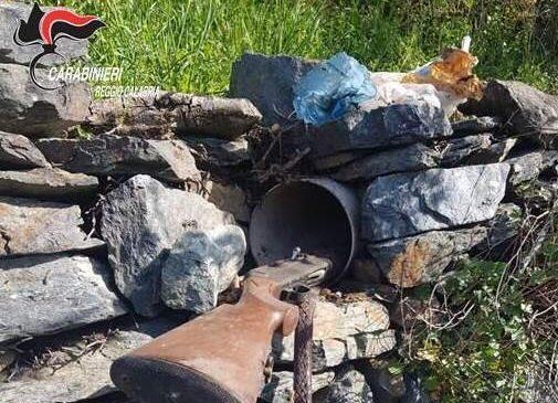 Fucile nascosto all’interno di un muro: il ritrovamento in provincia di Reggio