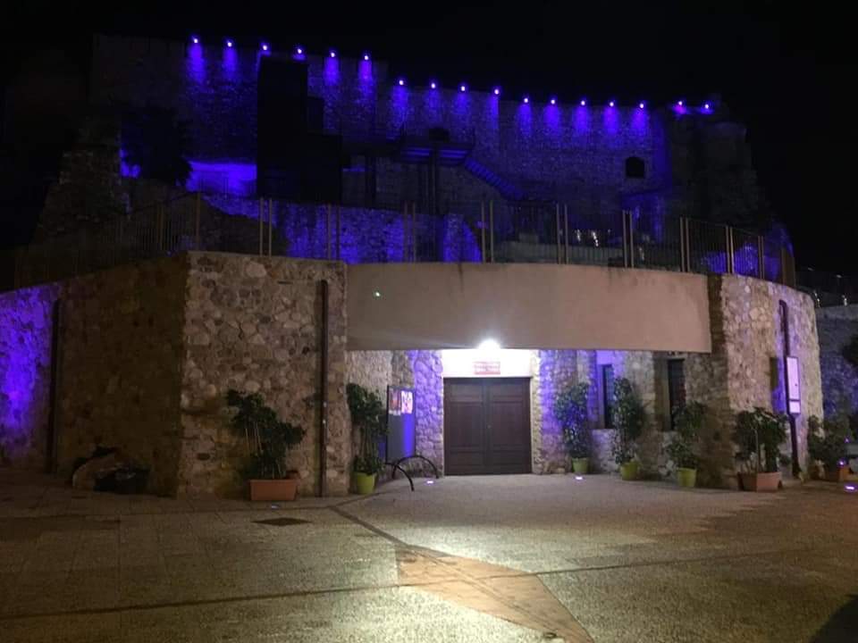 Reggio, il Castello Aragonese si tinge di blu per la giornata del diabete