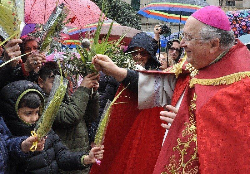 Domenica delle Palme a Reggio: Morosini al Duomo e Messa in streaming