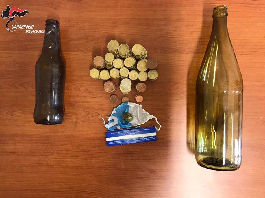 Reggio, forza l’ingresso di un tabacchino. Arrestato ventenne