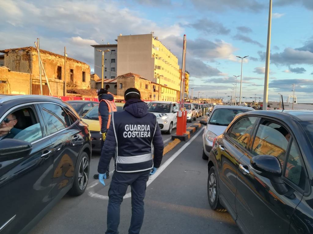 Villa, cercava di imbarcarsi per la Sicilia con un carico di pesce illegale: multa da 25mila euro