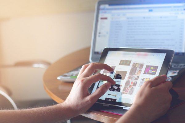 Reggio, didattica a distanza: consegnati oltre 100 tablet agli studenti