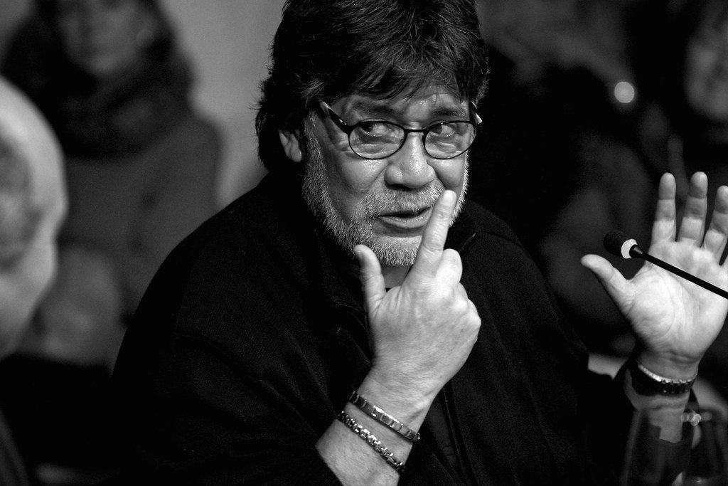 Addio Luis Sepúlveda: lo scrittore cileno muore a causa del Coronavirus