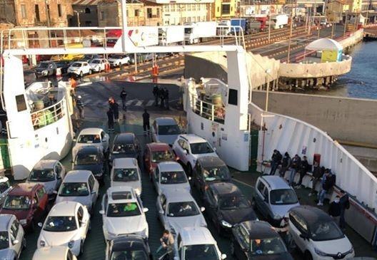 Villa, cercava di trasportare droga in Sicilia: donna arrestata ai traghetti