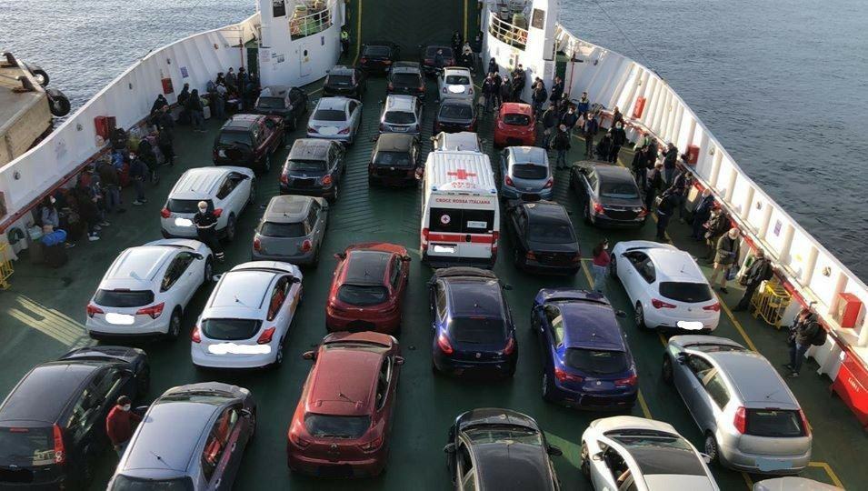 Stretto, aumentano le corse per i pendolari. Catalfamo: ‘La Regione vigila su altre criticità’