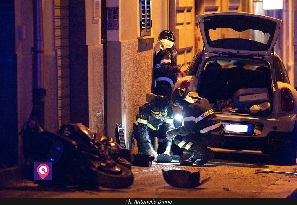 Reggio, scontro auto-moto. Divelta una colonnina del gas – FOTO