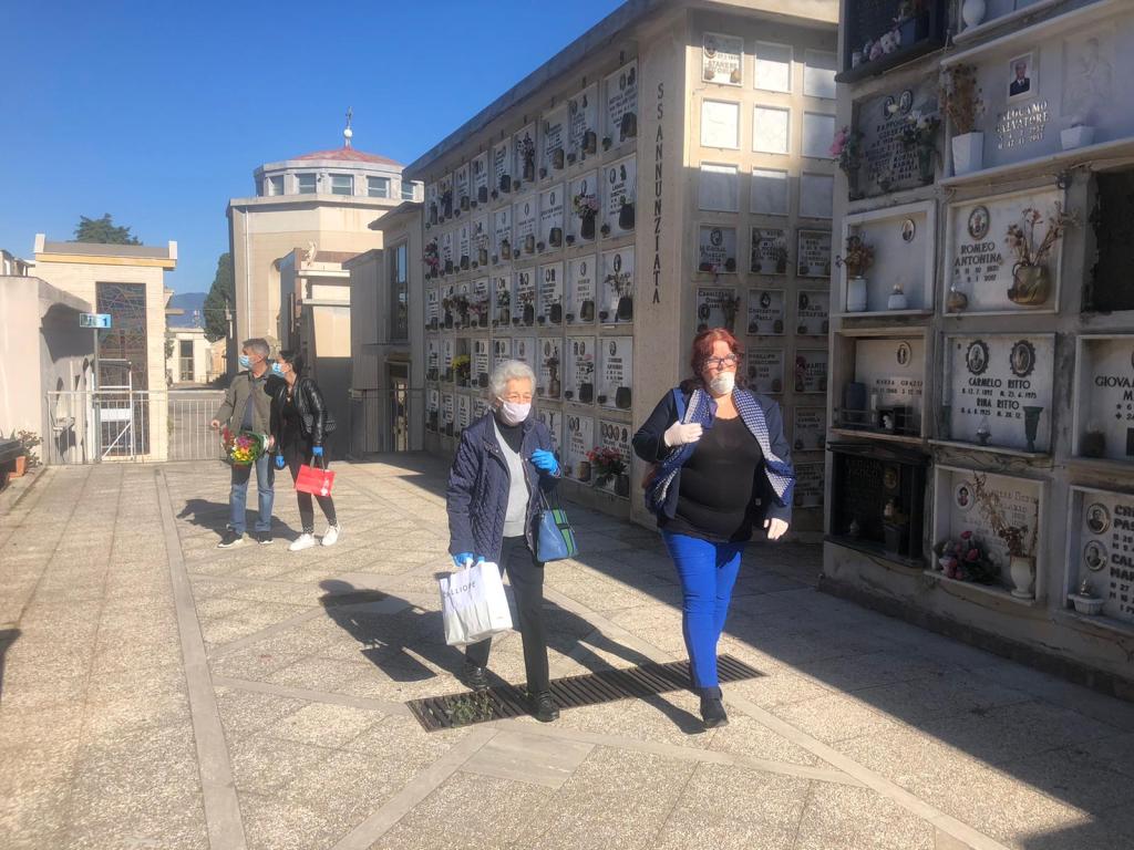 Reggio, nuove misure per l’accesso dei visitatori presso i cimiteri