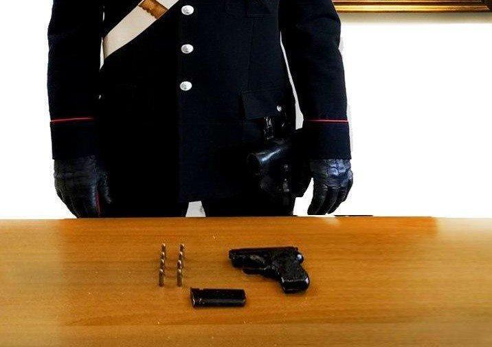 Detenzione illegale di armi, un arresto in provincia di Reggio