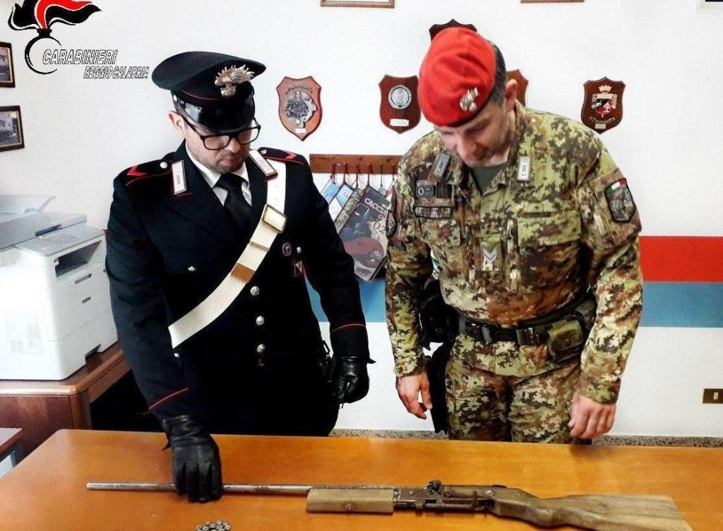 Detenzione illegale di armi: arrestato un 64enne in provincia di Reggio