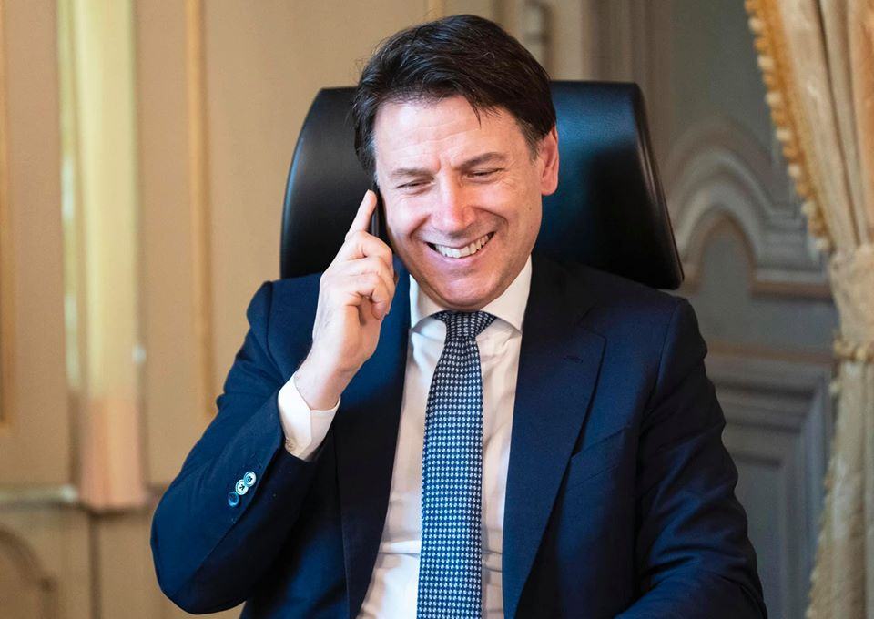 Festa della mamma, gli auguri del Premier Conte: ‘L’amore si sente anche da lontano’