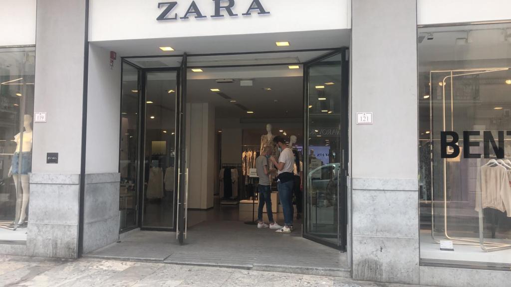Reggio, ripartono bar ristoranti e negozi. C’è chi apre e chi (ancora) no – FOTO