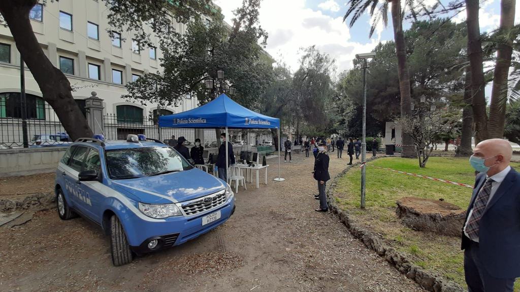 Reggio, anche la Questura si reinventa: inaugurato lo sportello all’aperto – FOTO