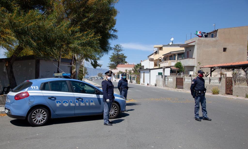 Reggio, padre e figlio arrestati per maltrattamenti in famiglia e minacce