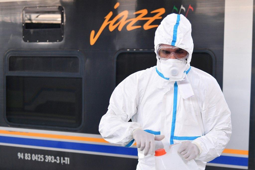 Fase 2, quasi mille passeggeri sui treni calabresi: come si viaggia ai tempi del Covid – FOTO