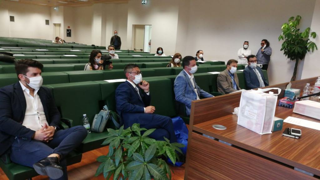Mascherine in Calabria: la Regione presenta le 4 aziende produttrici